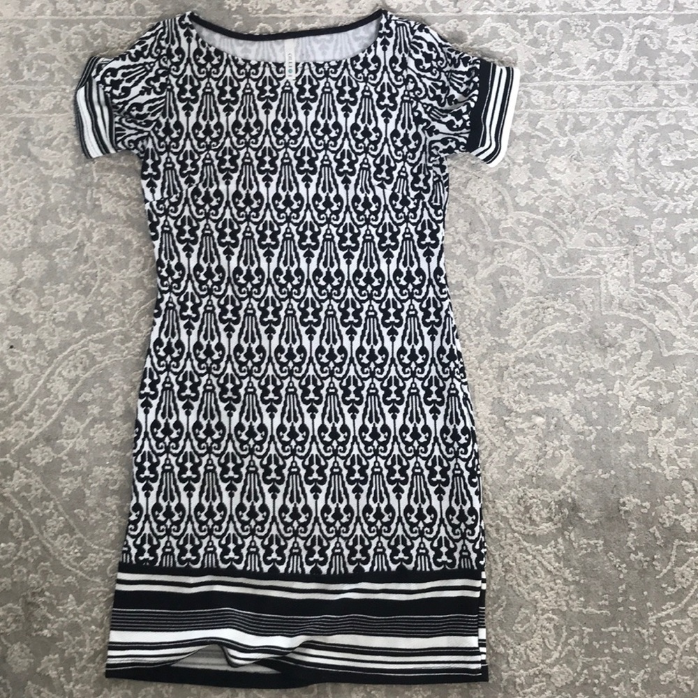 Black and white pattern mini dress